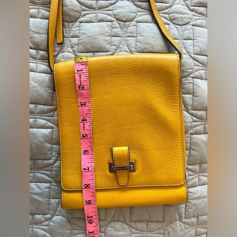 Michael Kors details versatile material